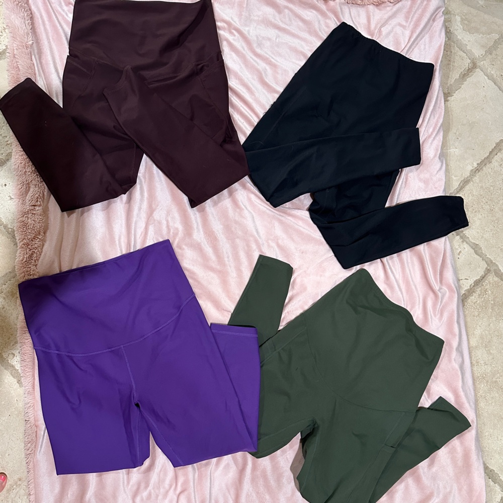 Lot of maternity leggings, medium used